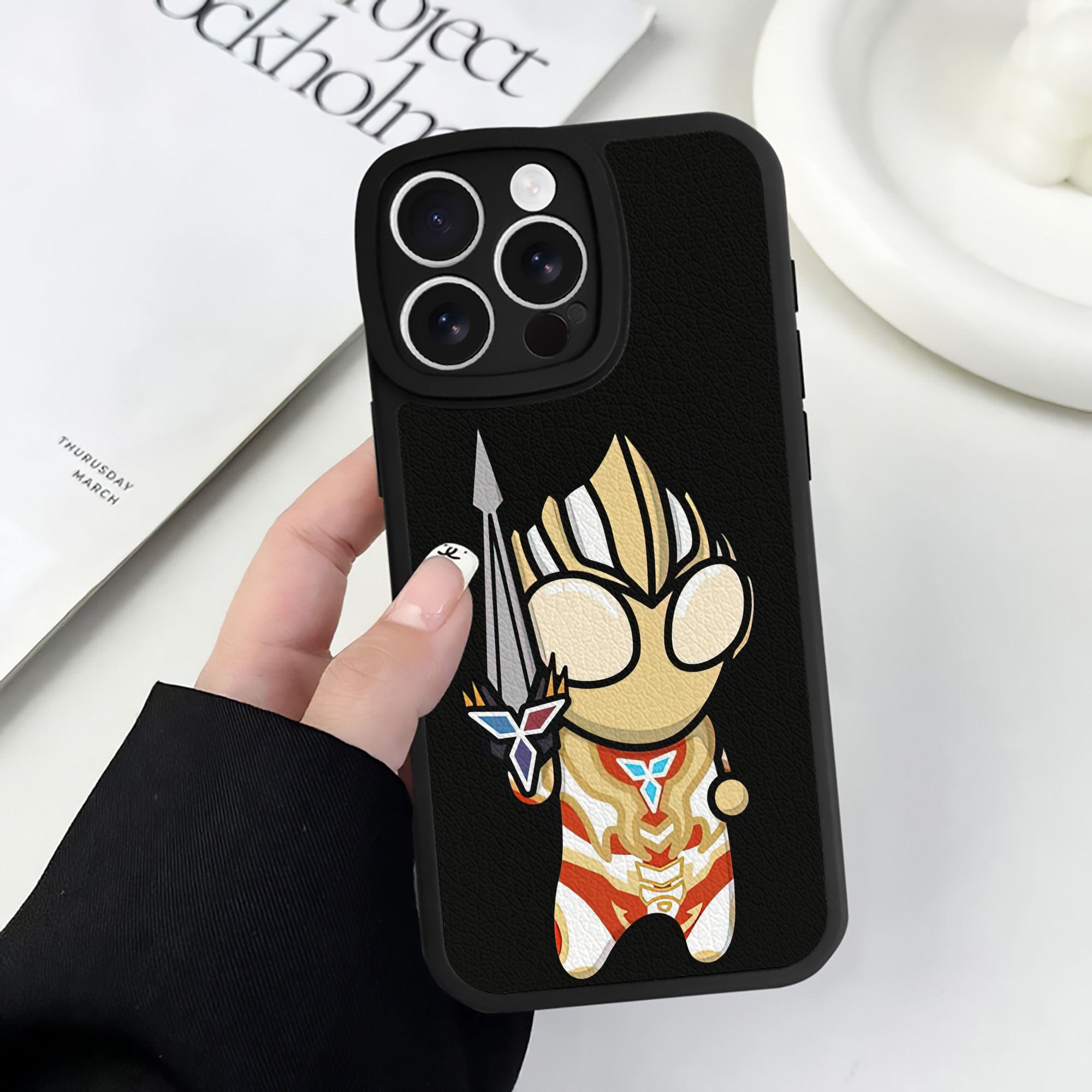 （画像用） ウルトラマン Ultraman 【iPhone 16シリーズ対応】シリコンスマホケース（レザー調） 材質：シリコン